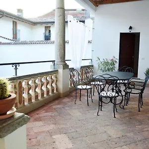 https://modern-ausgestatte-wohnung-in-historischem-palazzo.it-lombardy.com